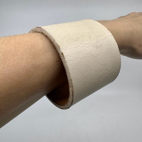 Vintage Ivory Leather Cuff Bracelet - Picture 8 of 9
